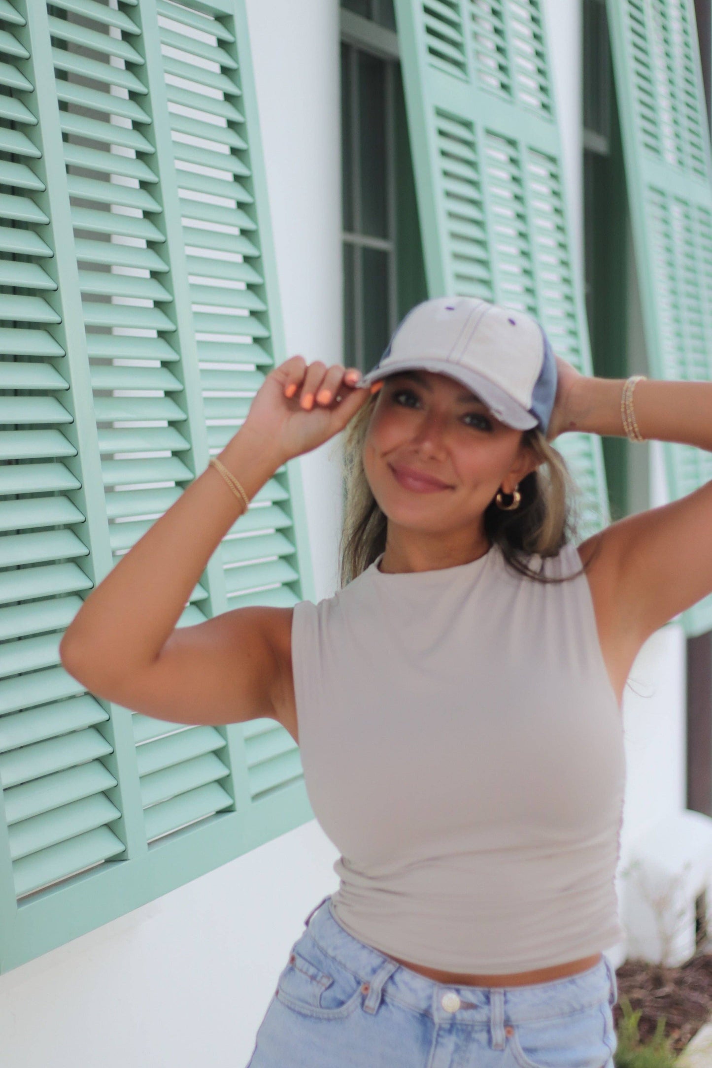 HOWDY Distressed Cap